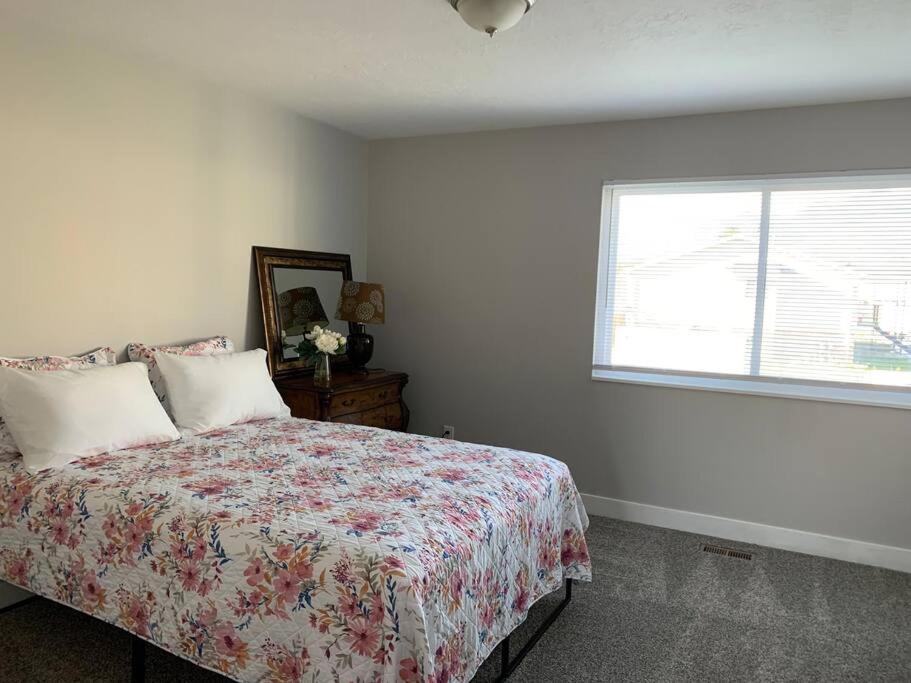 Pleasant Grove Rooms With A Mountain View מראה חיצוני תמונה
