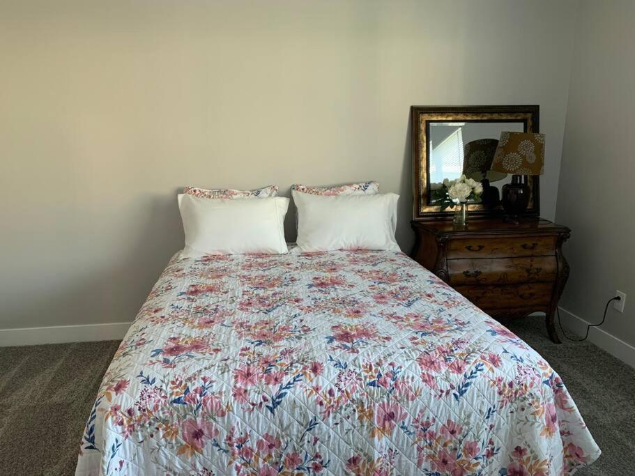 Pleasant Grove Rooms With A Mountain View מראה חיצוני תמונה