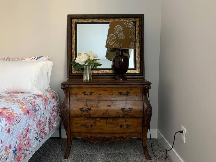 Pleasant Grove Rooms With A Mountain View מראה חיצוני תמונה